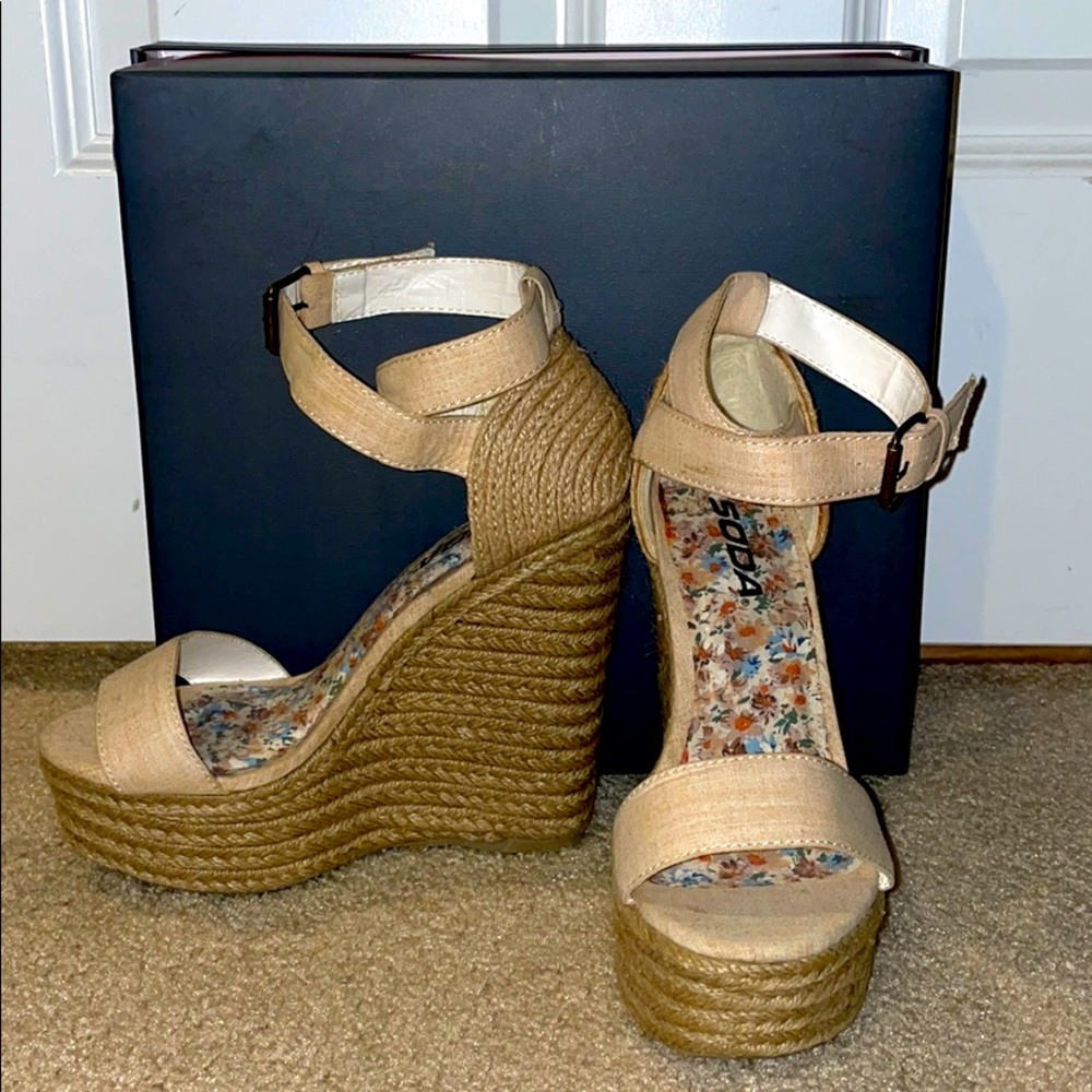 Brand new Neutral Straw Wedges - size 6.5